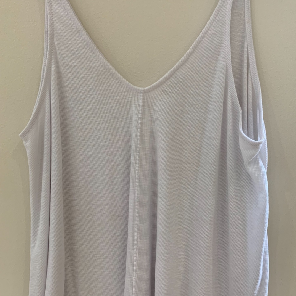 Dani V-Neck Tank